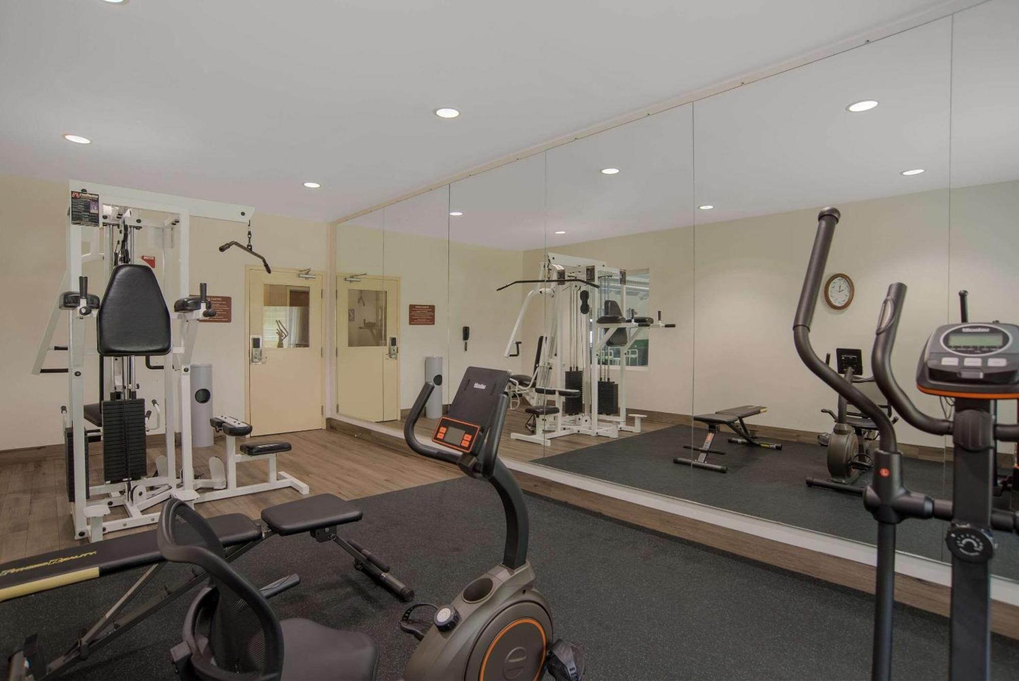 Quality Inn & Suites Chambersburg Ngoại thất bức ảnh