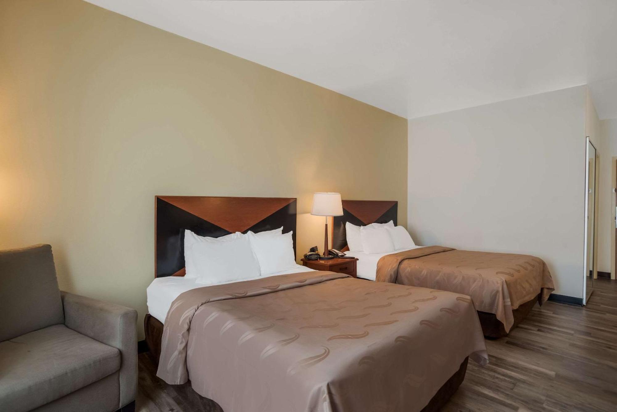 Quality Inn & Suites Chambersburg Ngoại thất bức ảnh