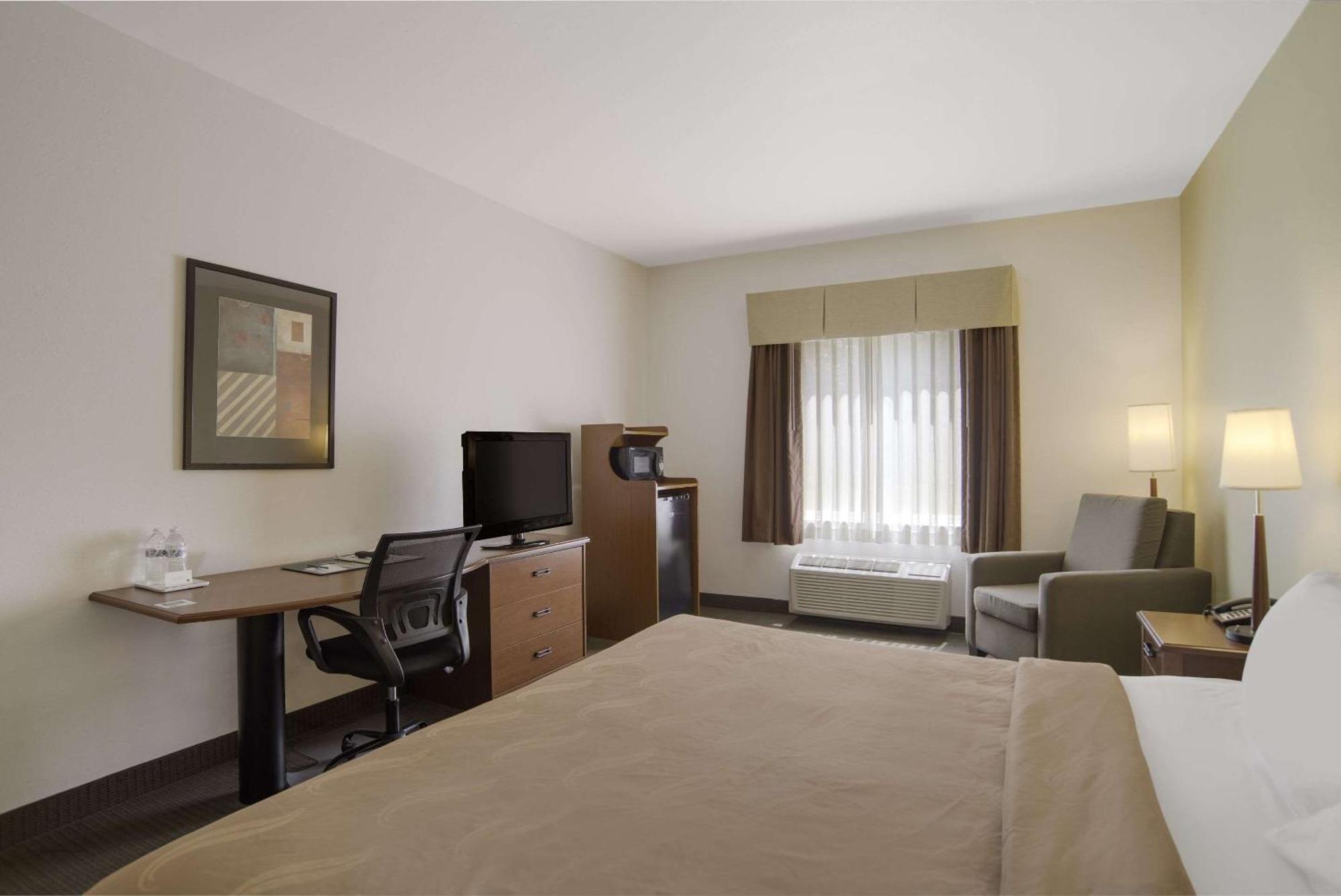 Quality Inn & Suites Chambersburg Ngoại thất bức ảnh