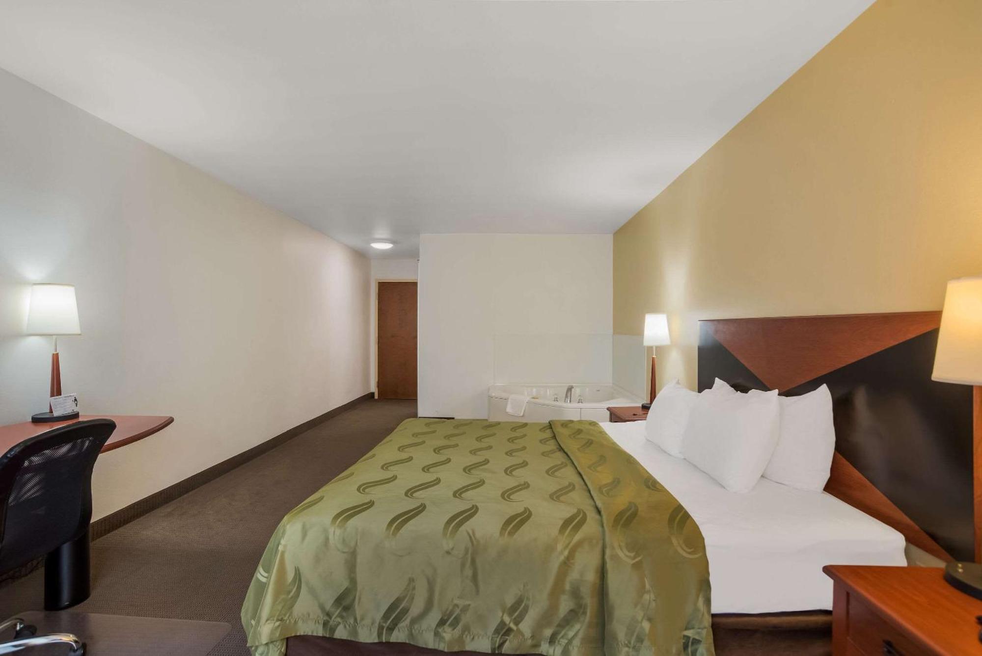 Quality Inn & Suites Chambersburg Ngoại thất bức ảnh
