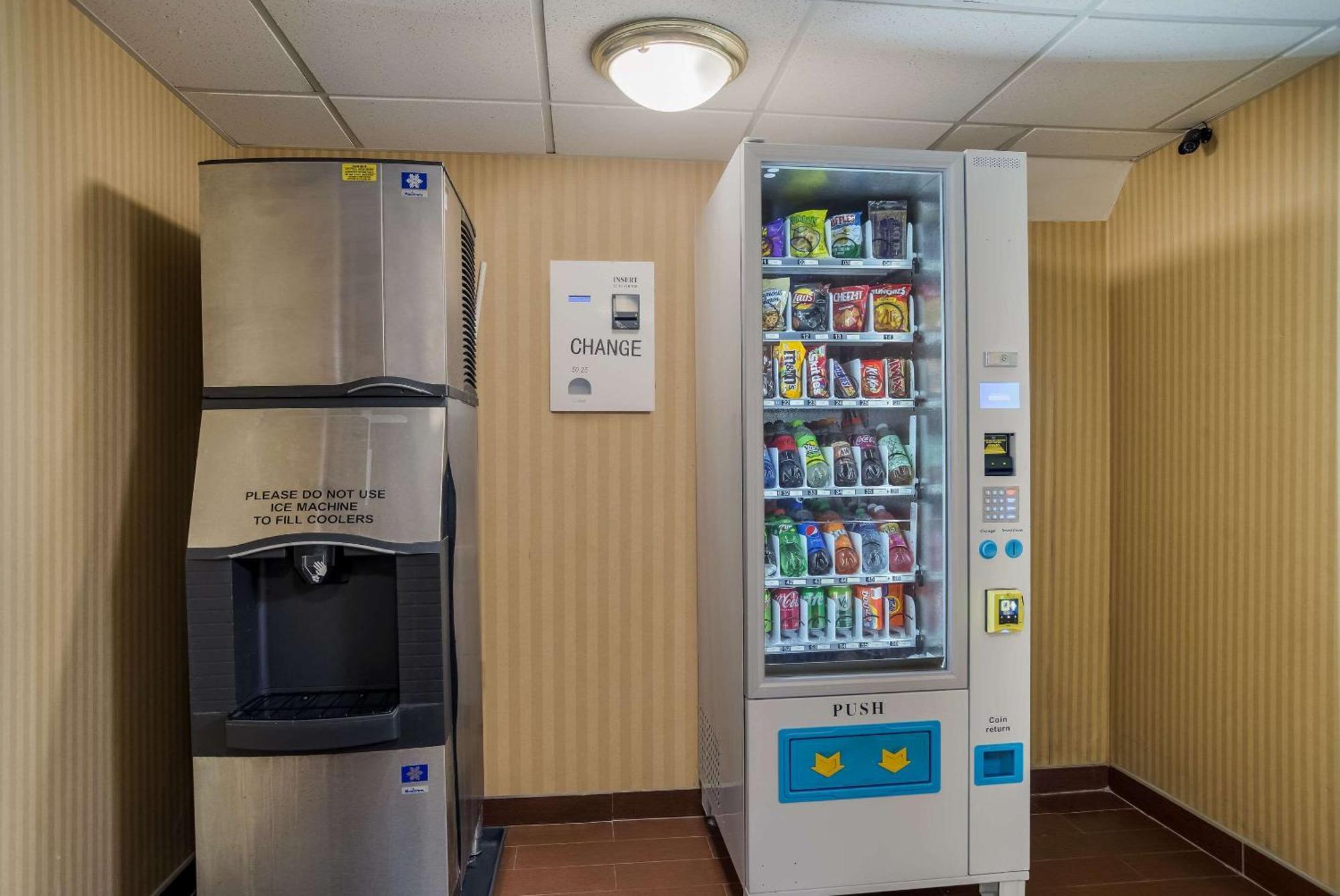 Quality Inn & Suites Chambersburg Ngoại thất bức ảnh