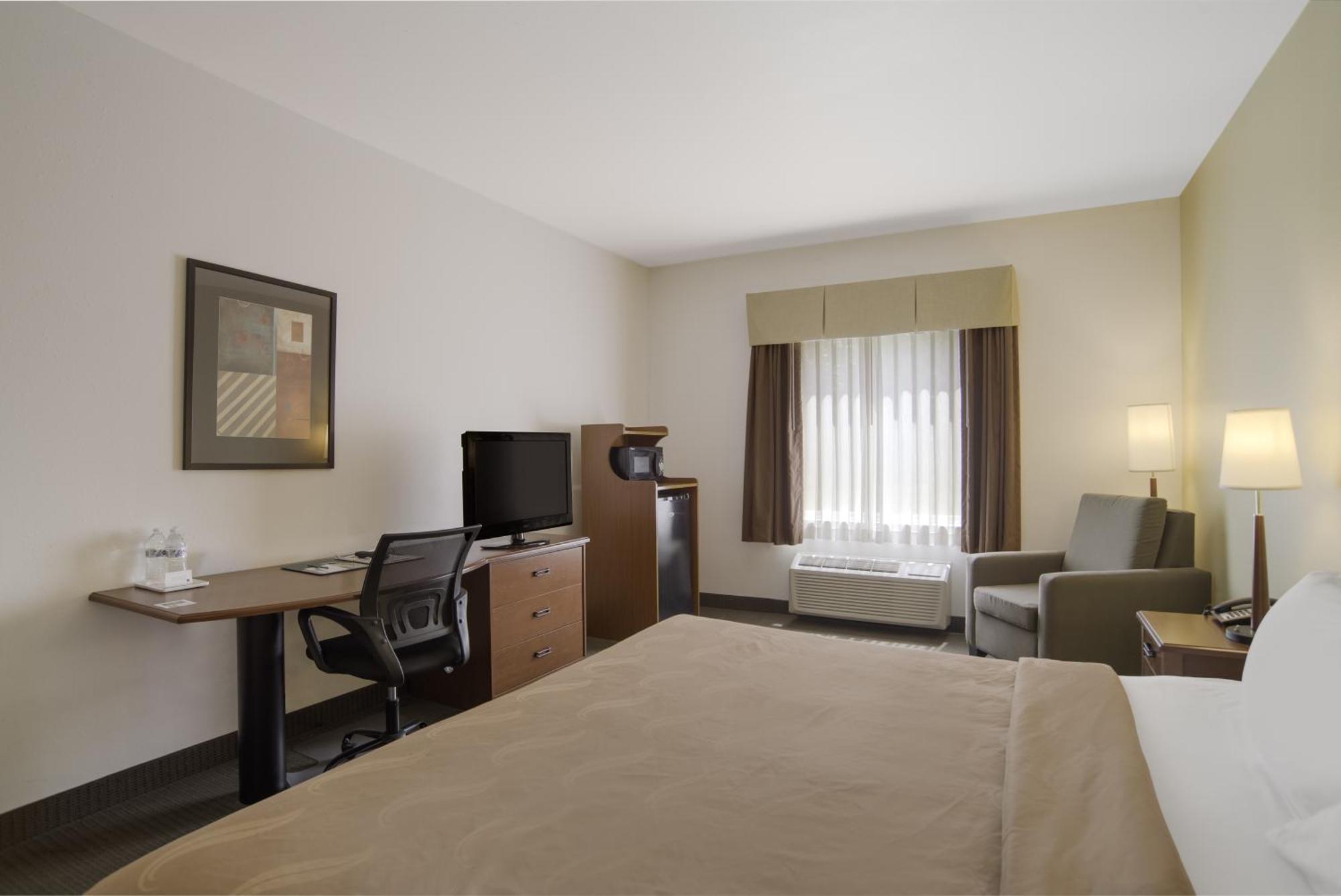 Quality Inn & Suites Chambersburg Ngoại thất bức ảnh