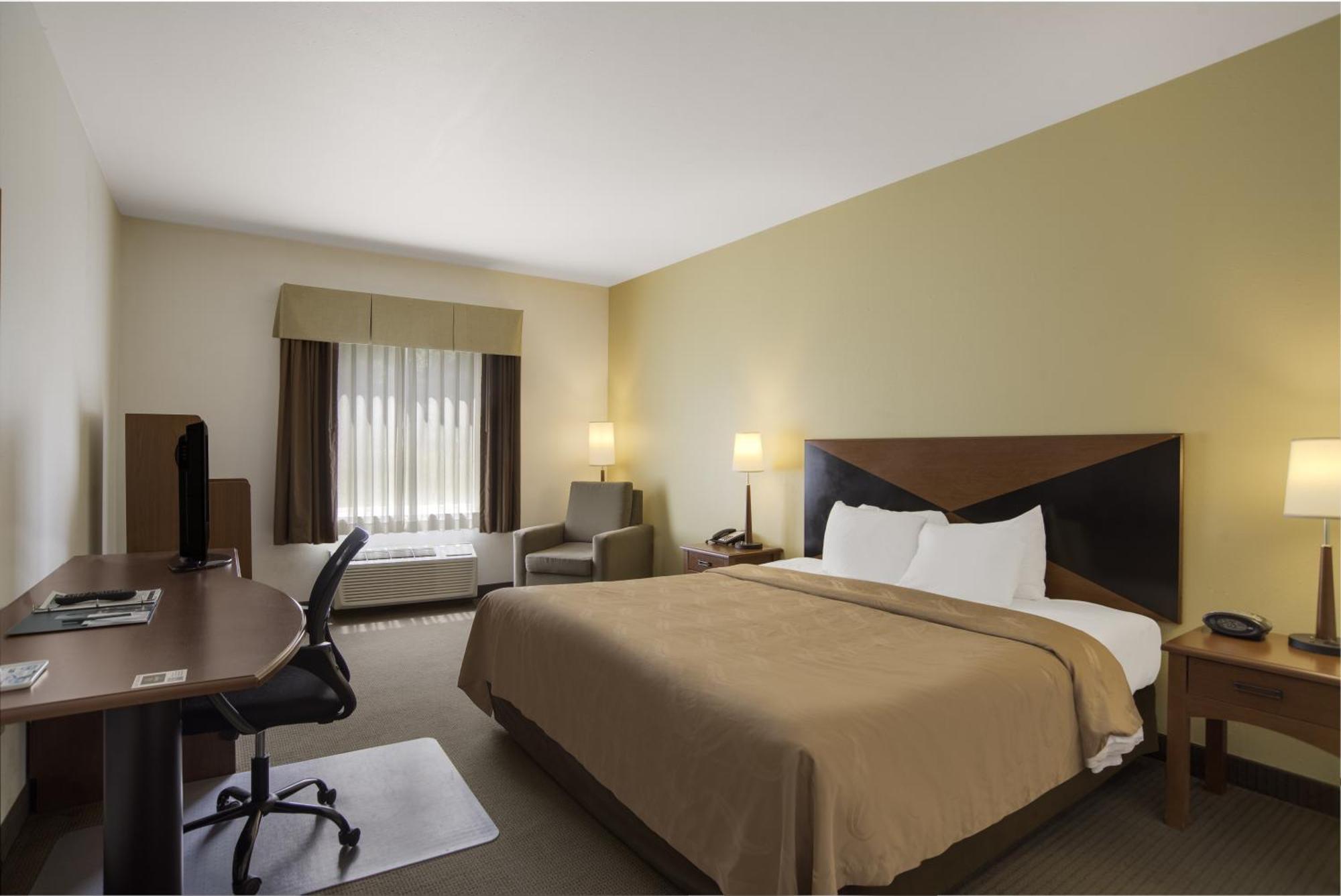 Quality Inn & Suites Chambersburg Ngoại thất bức ảnh